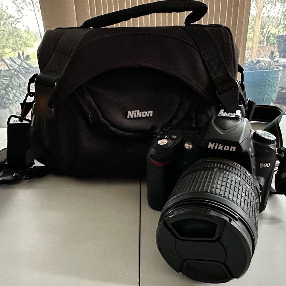 Nikon D90 DSLR Camera with Carrying Case